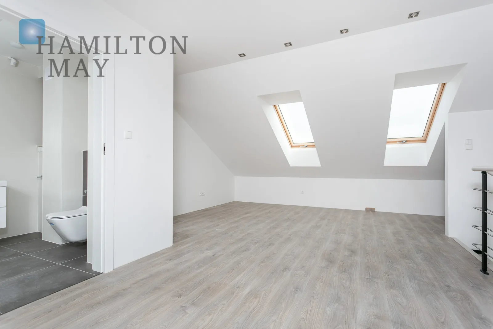 A beautiful, modern house in the Kapriola estate, right next to Miasteczko Wilanów - slider