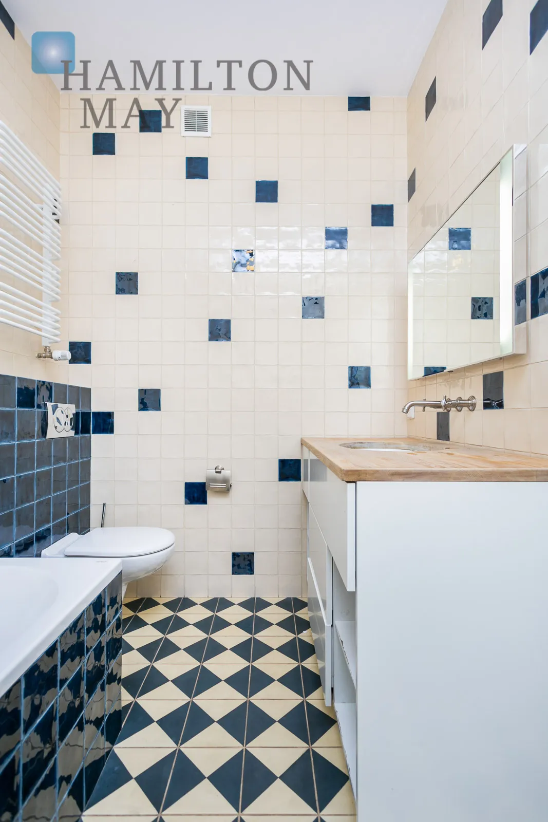 A bright, three-room apartment in the prestigious Eko Park development - slider