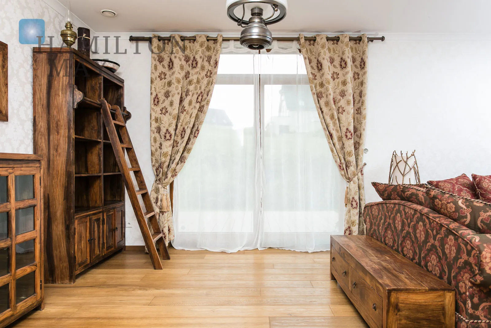 Street: Parkowe Wzgórze Region: Mogilany Distance to centre: 13.82 km Price: 2670000 PLN Bedrooms: 3 Bathrooms: 2 - slider