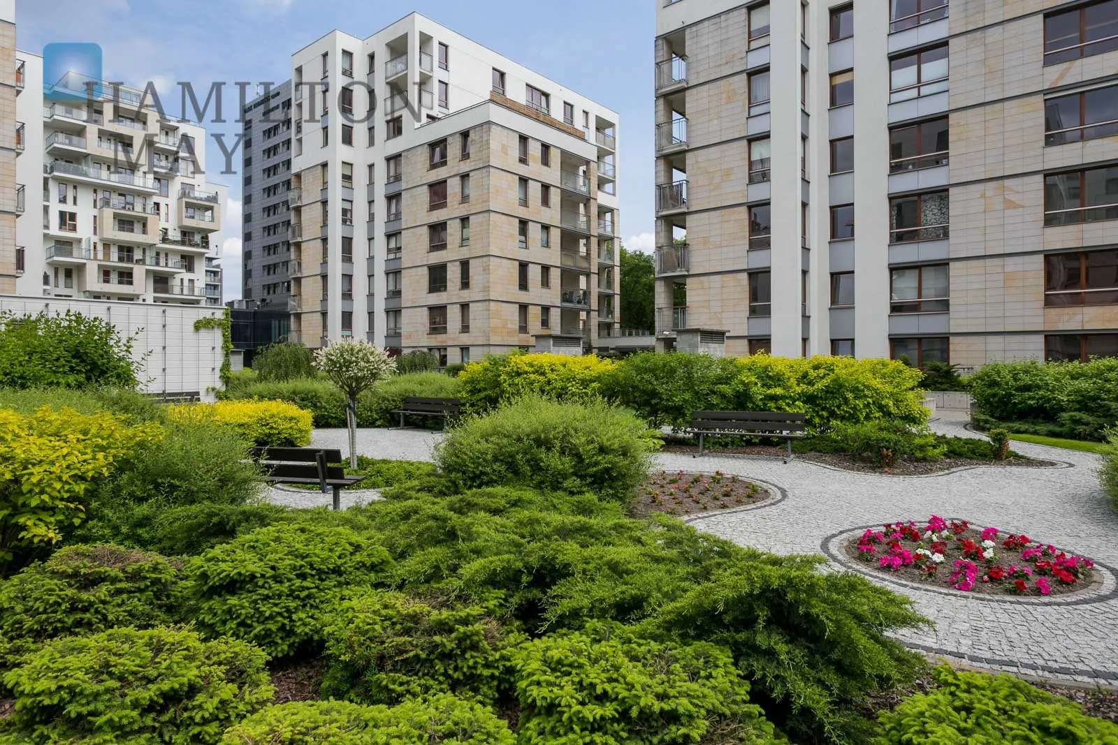 Квартира з терасою площею 35 м² на вулиці Обжежна - slider