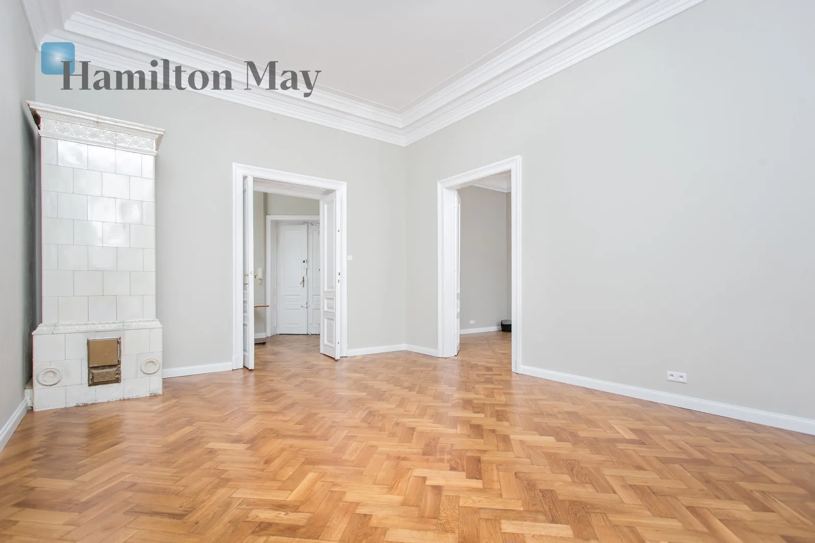 City: Kraków Street: marszałka JózefaPiłsudskiego Region: Stare Miasto Level: 3 Price: 6500 PLN Bedrooms: 3 Bathrooms: 2 Size: 122m2 Price/m2: 53 PLN - slider