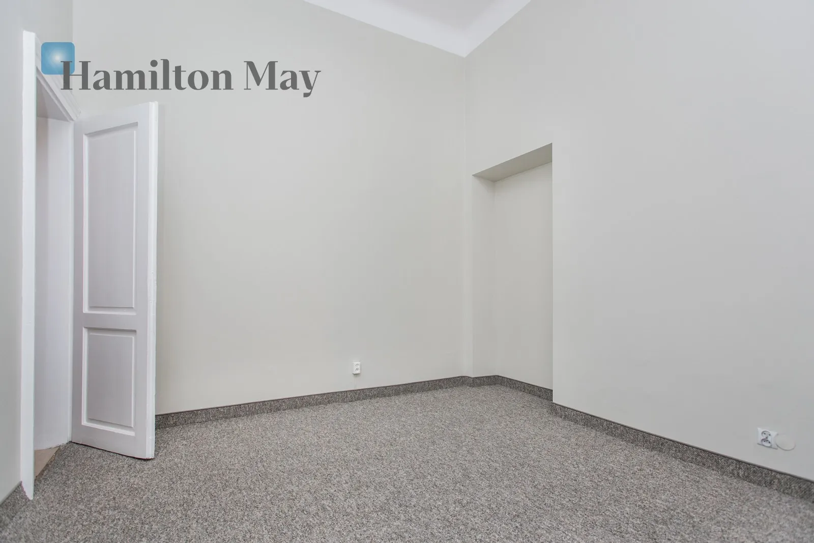 Region: Stare Miasto Level: 3 Price: 6500 PLN Bedrooms: 3 Bathrooms: 2 Size: 122m2 Price/m2: 53 PLN - slider