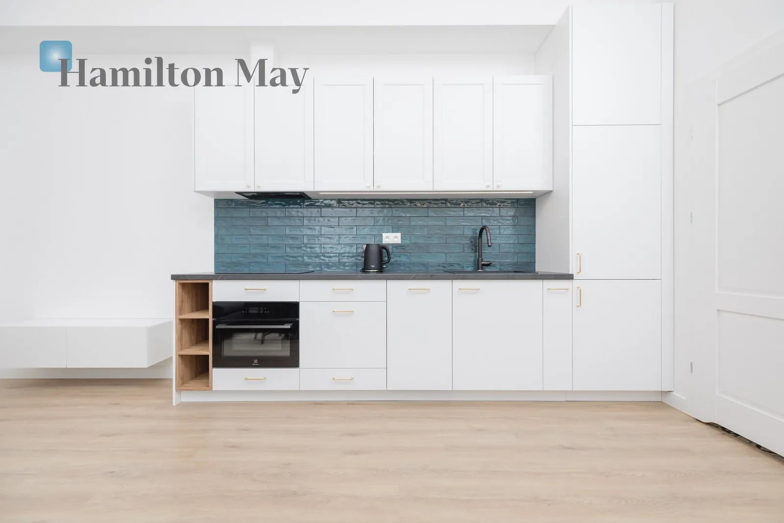 Street: Starowiślna Region: Stare Miasto Distance to centre: 1 km Level: 2 Price: 1229000 PLN Bedrooms: 1 Bathrooms: 1 Size: 45m2 - slider