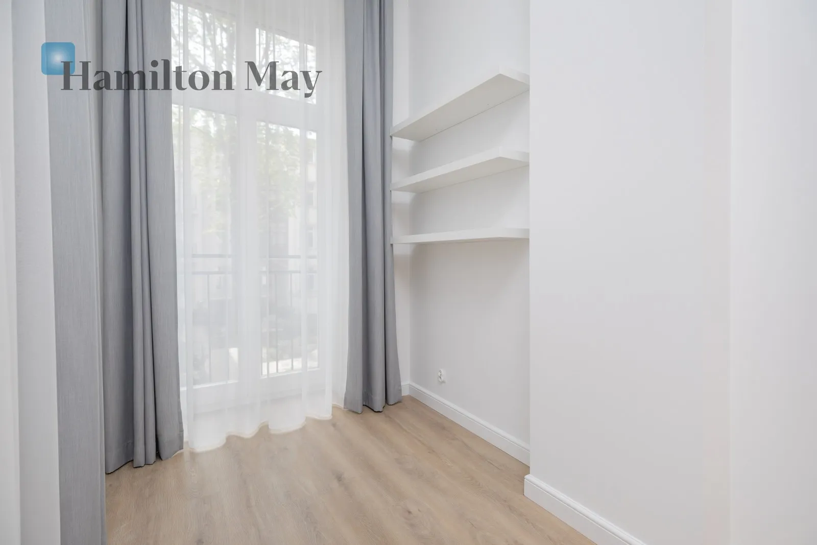 Region: Stare Miasto Distance to centre: 1 km Level: 2 Price: 1229000 PLN Bedrooms: 1 Bathrooms: 1 - slider