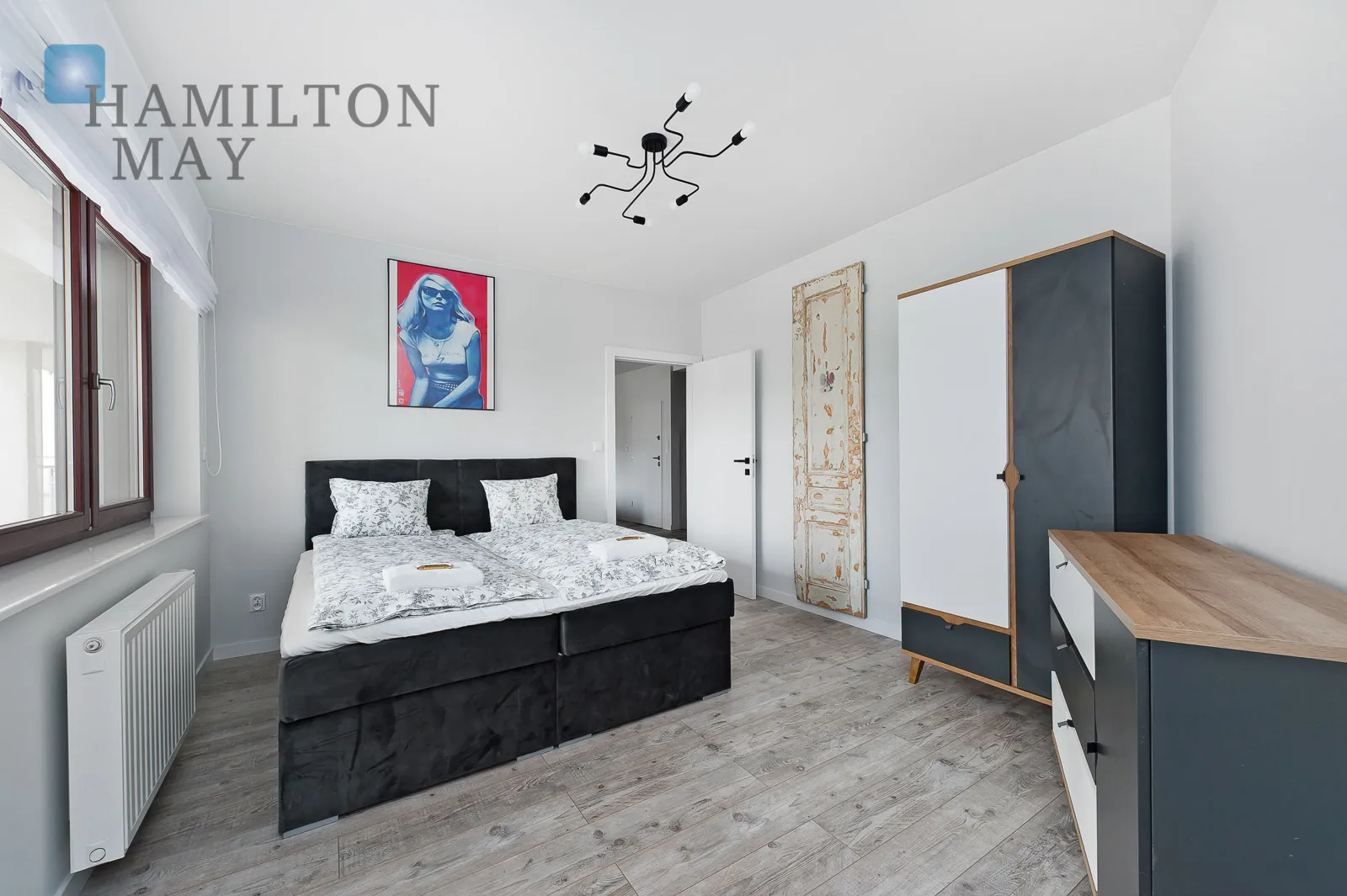 A modern apartment with a terrace in the prestigious Ludwinów development on the Vistula Boulevards - slider