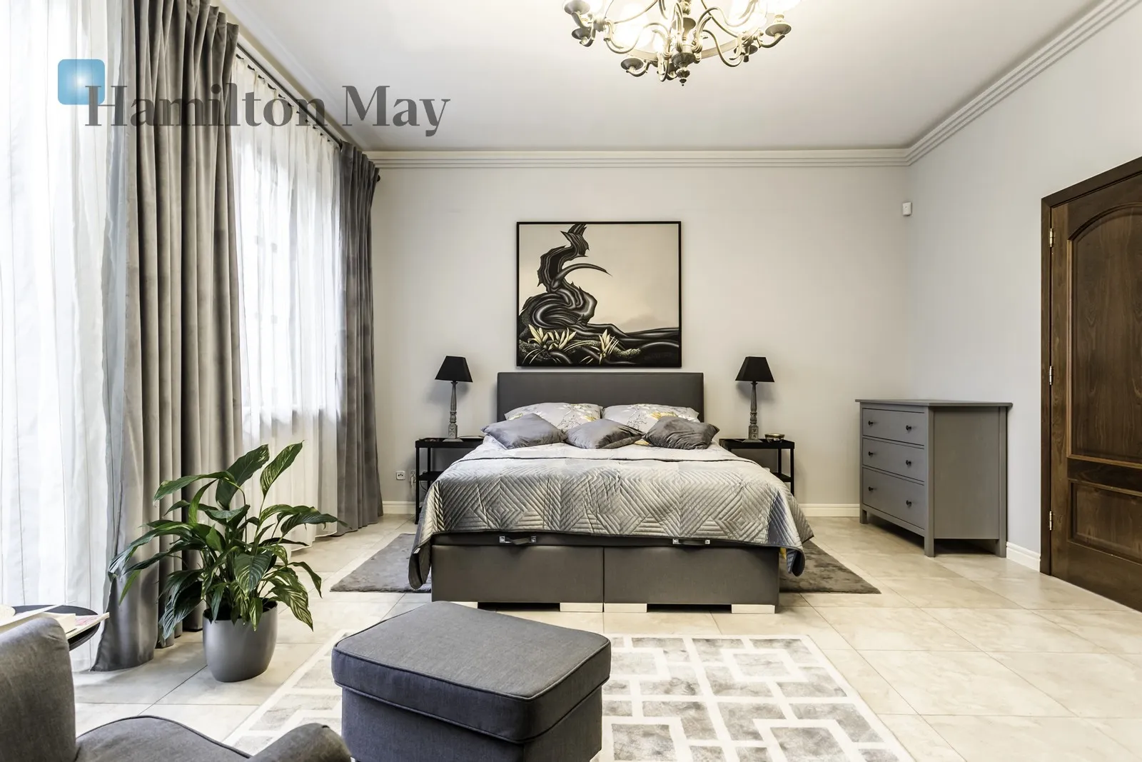 Subregion: Stegny Distance to centre: 5.19 km Level: 2 Price: 18000 PLN Bedrooms: 3 Bathrooms: 3 Size: 190m2 - slider