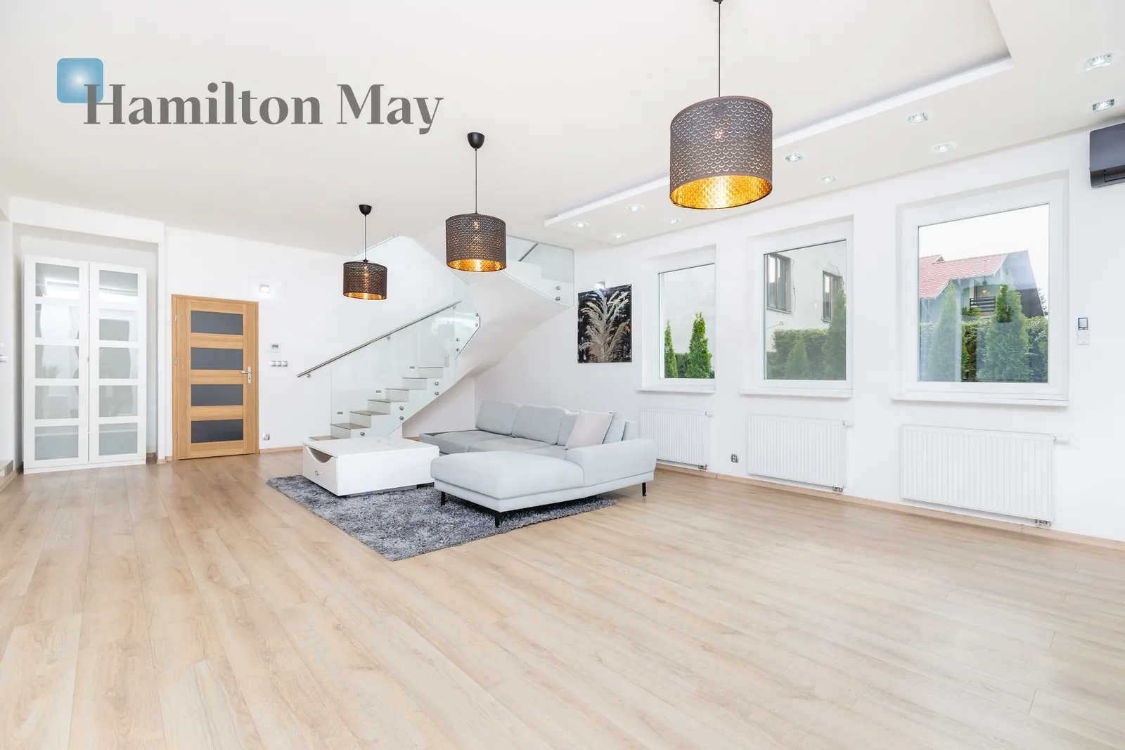 Street: Dolina Region: Zwierzyniec Subregion: Wola Justowska Distance to centre: 4.91 km Level: -9 Price: 17500 PLN Bedrooms: 5 Bathrooms: 3 Plot size: 900m2 - slider