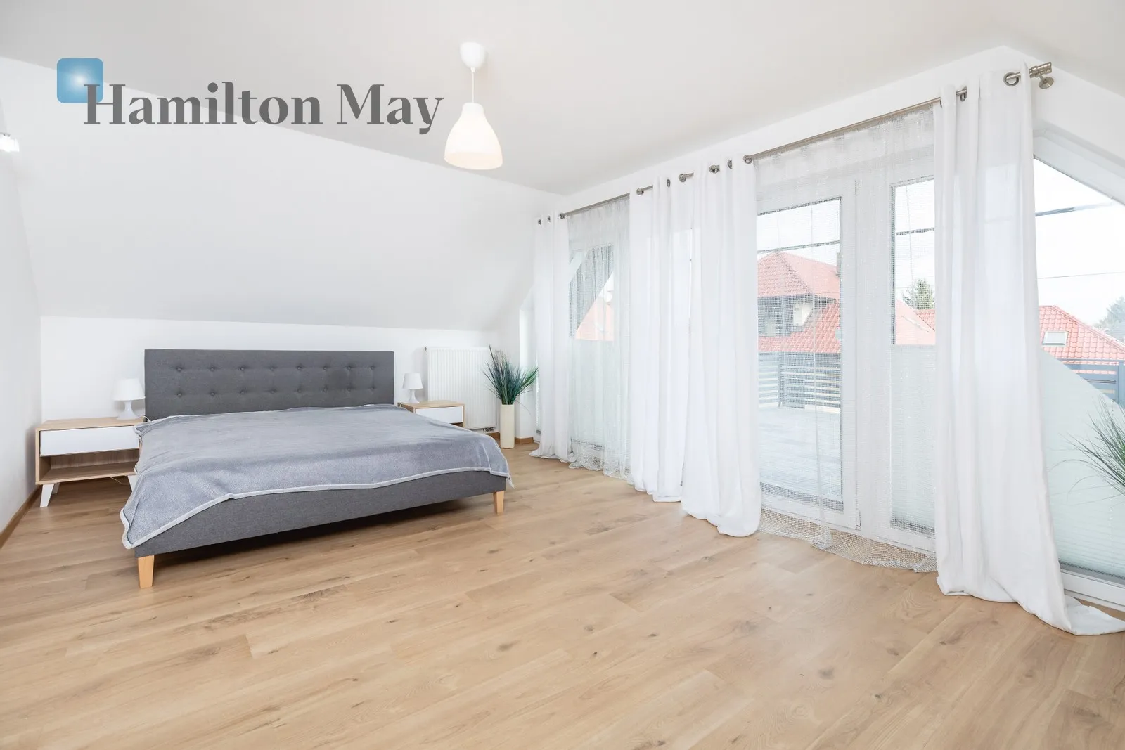 Subregion: Wola Justowska Distance to centre: 4.91 km Level: -9 Price: 17500 PLN Bedrooms: 5 Bathrooms: 3 Plot size: 900m2 Price/m2: 65 PLN - slider