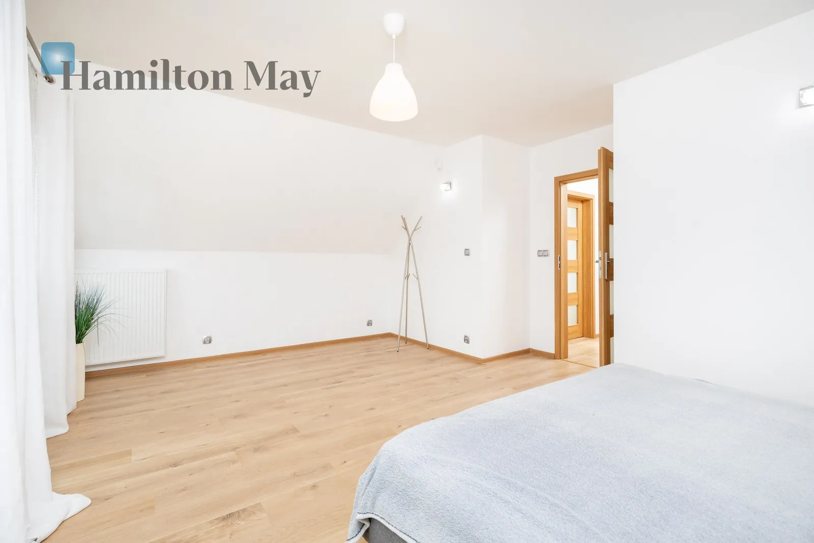 Street: Dolina Region: Zwierzyniec Subregion: Wola Justowska Distance to centre: 4.91 km Level: -9 Price: 17500 PLN Bedrooms: 5 - slider