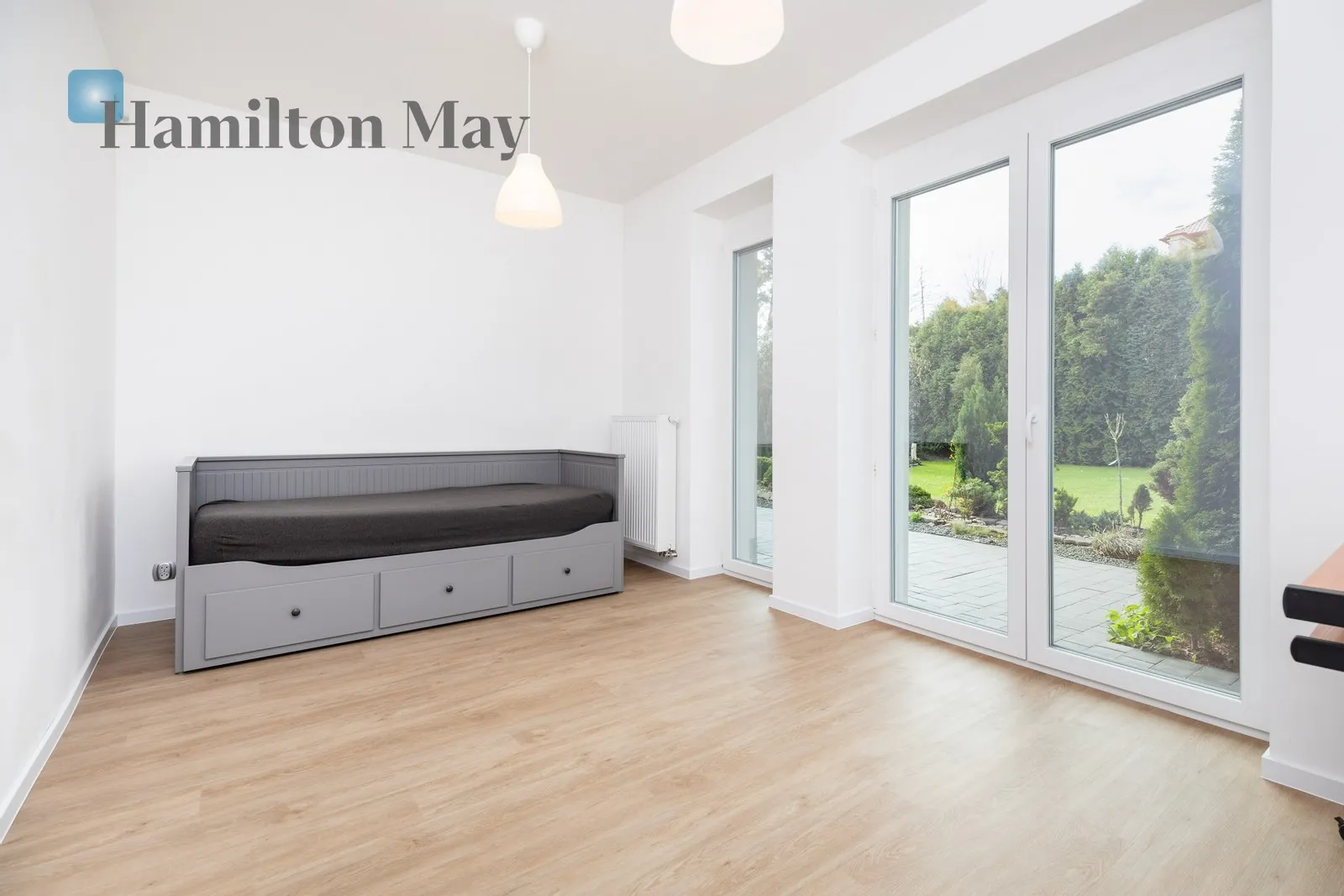 Subregion: Wola Justowska Distance to centre: 4.91 km Level: -9 Price: 17500 PLN Bedrooms: 5 Bathrooms: 3 Plot size: 900m2 - slider