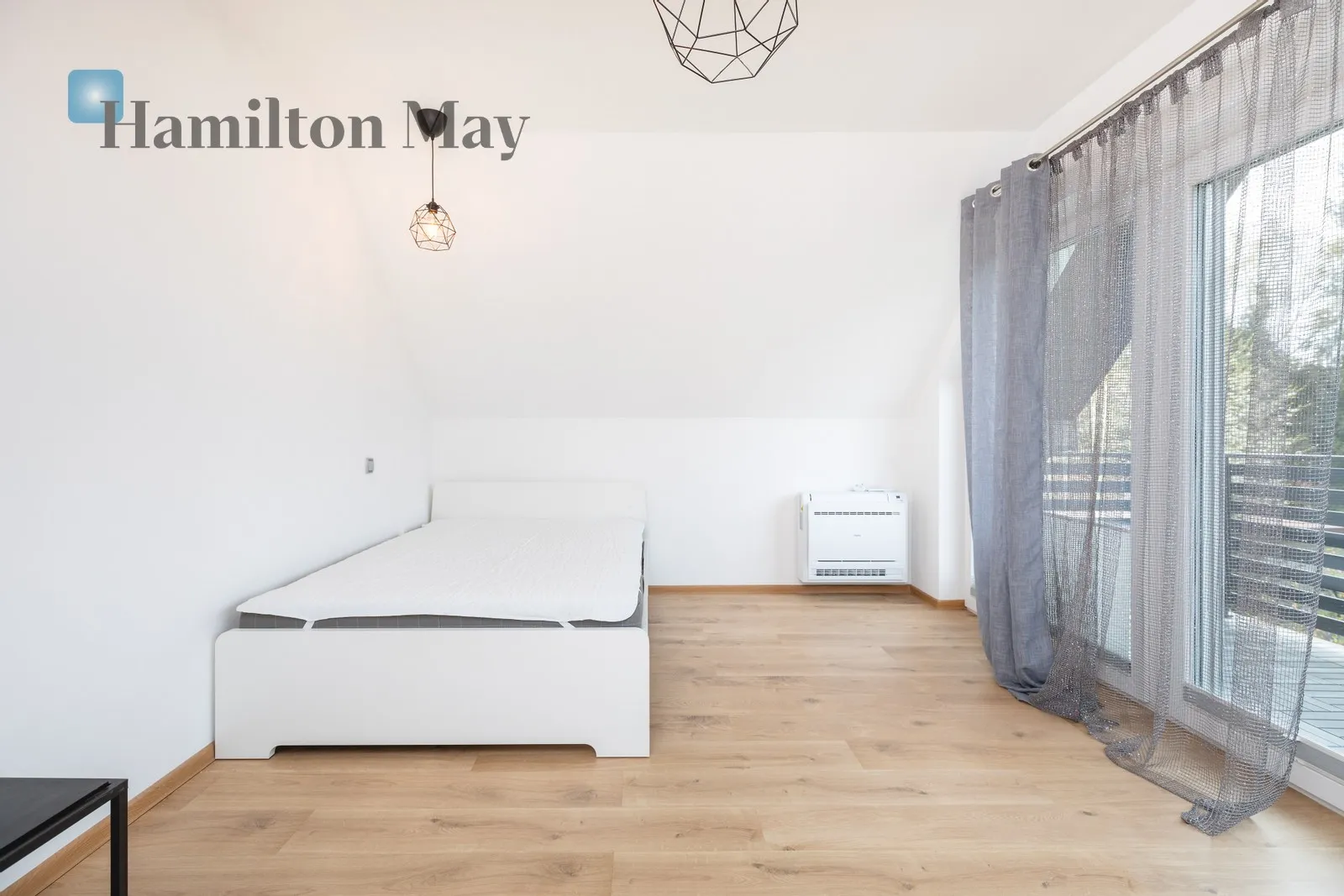 Distance to centre: 4.91 km Level: -9 Price: 17500 PLN Bedrooms: 5 Bathrooms: 3 Plot size: 900m2 Price/m2: 65 PLN - slider