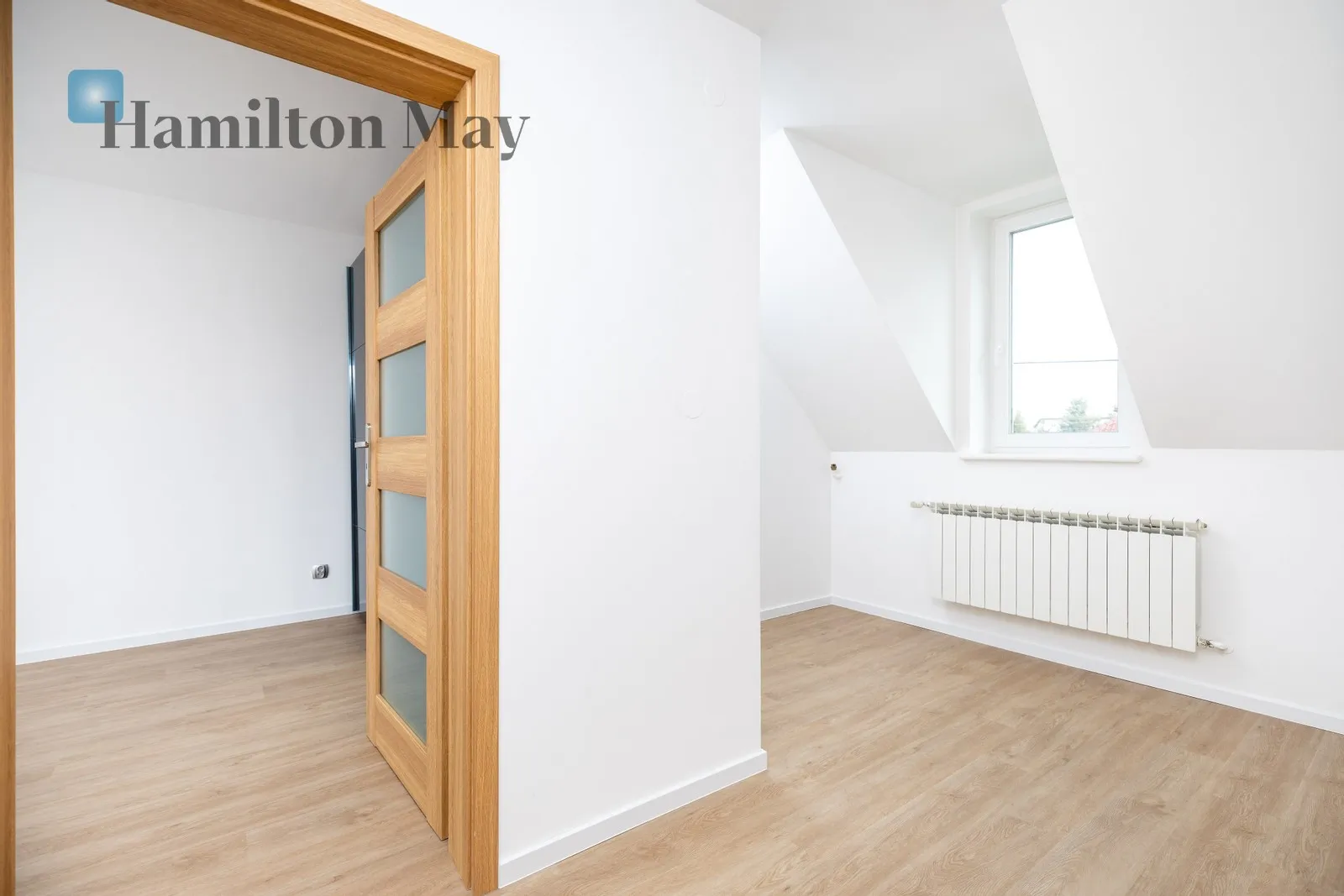 Level: -9 Price: 17500 PLN Bedrooms: 5 Bathrooms: 3 Plot size: 900m2 Price/m2: 65 PLN - slider