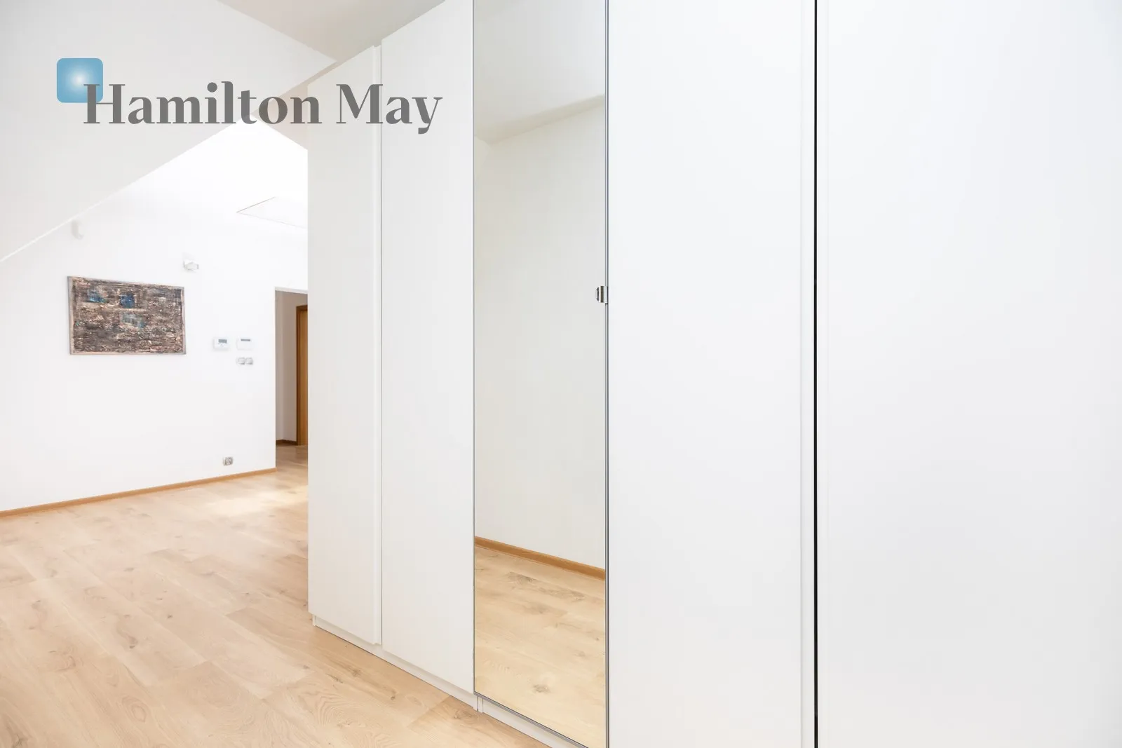 Level: -9 Price: 17500 PLN Bedrooms: 5 Bathrooms: 3 Plot size: 900m2 - slider