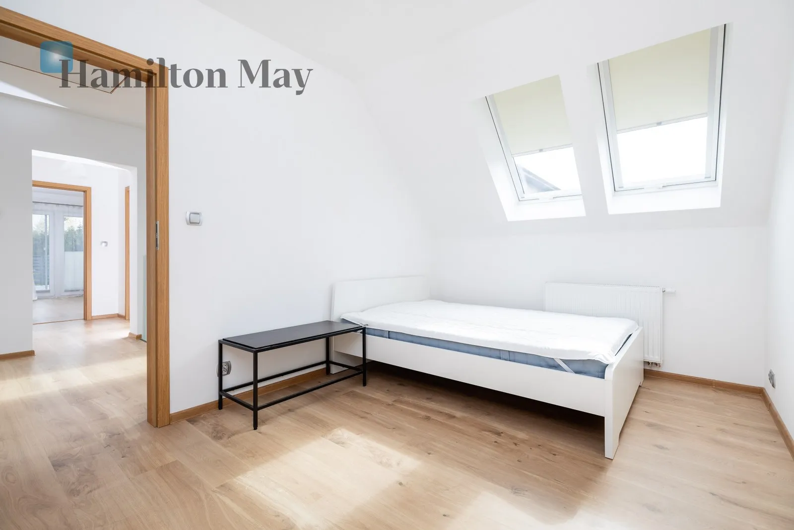 Price: 17500 PLN Bedrooms: 5 Bathrooms: 3 Plot size: 900m2 Price/m2: 65 PLN - slider