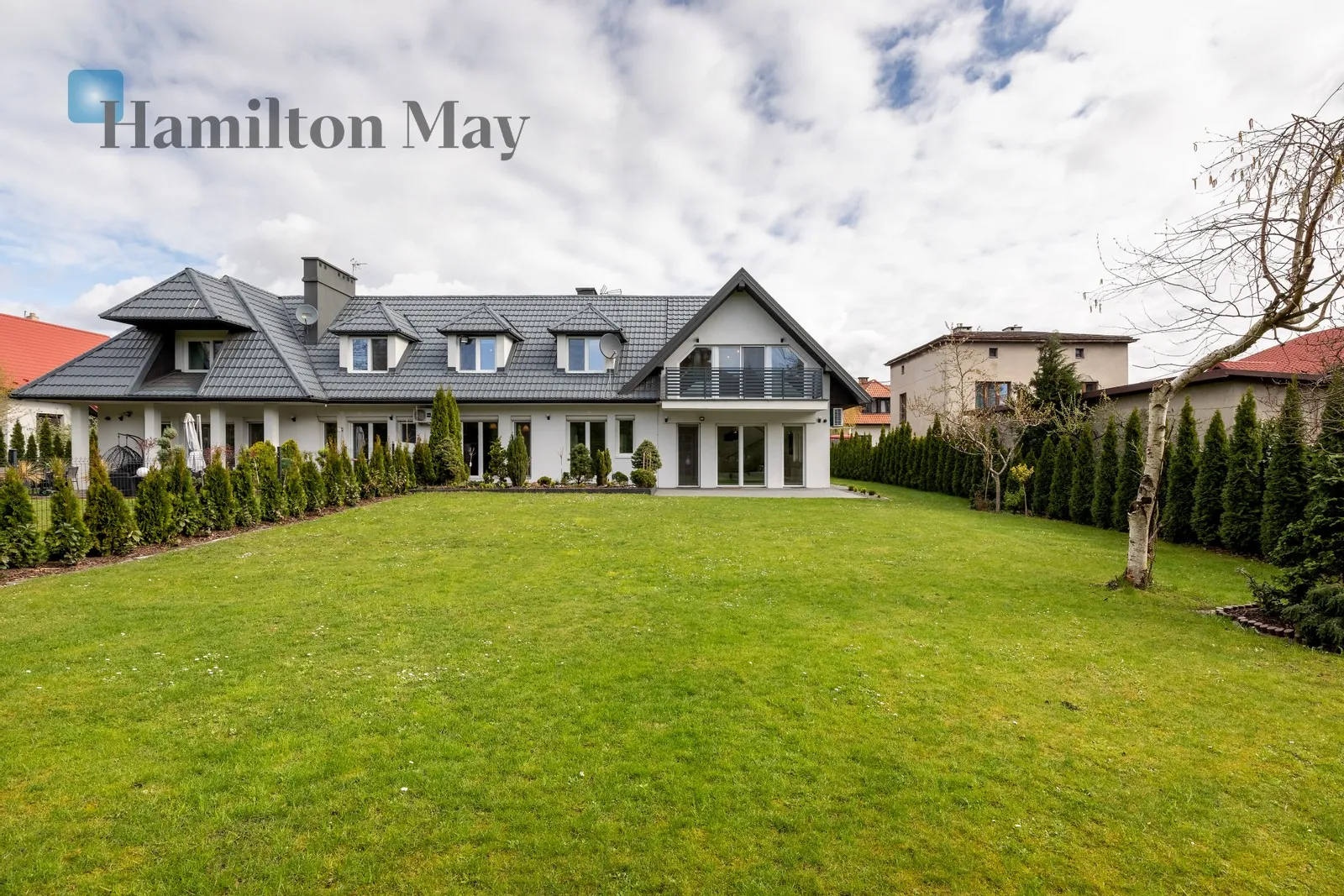 City: Kraków Street: Dolina Region: Zwierzyniec Subregion: Wola Justowska Distance to centre: 4.91 km Level: -9 Price: 17500 PLN Bedrooms: 5 Bathrooms: 3 Plot size: 900m2 Price/m2: 65 PLN - slider