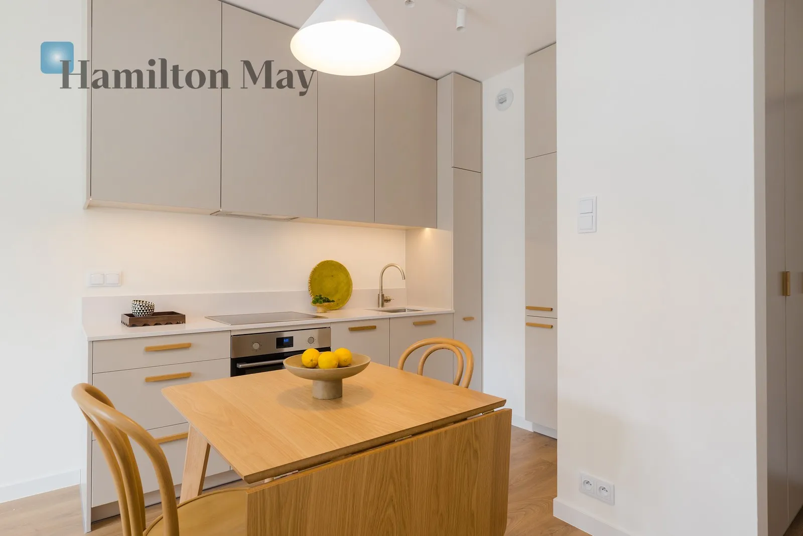 Region: Włochy Subregion: Raków Distance to centre: 5.73 km Level: 4 Price: 803600 PLN Bedrooms: 1 Bathrooms: 1 Size: 37.13m2 - slider