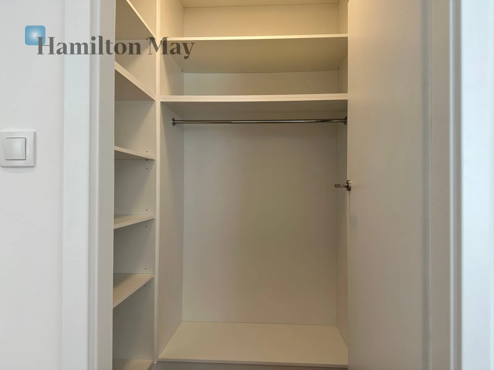 Subregion: Służewiec Distance to centre: 6.51 km Level: 8 Price: 2058000 PLN Bedrooms: 3 - slider