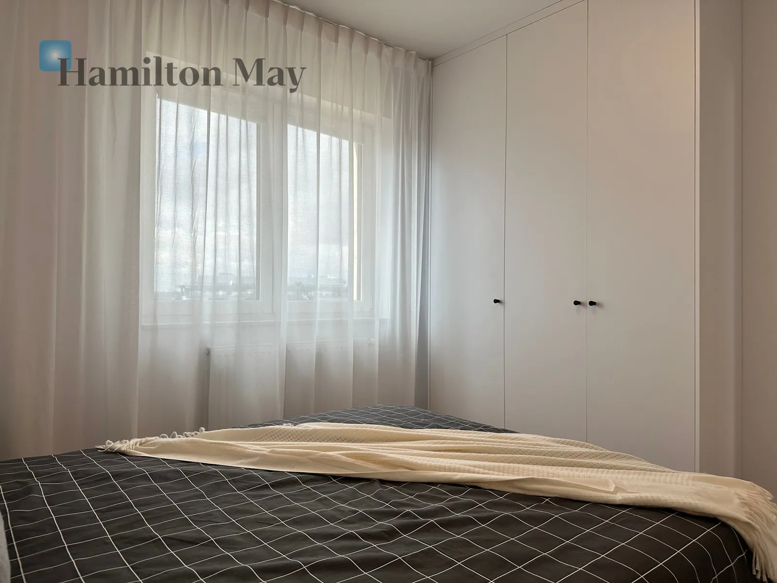 Street: Bokserska Region: Mokotów Subregion: Służewiec Distance to centre: 6.51 km Level: 8 Price: 2058000 PLN Bedrooms: 3 - slider