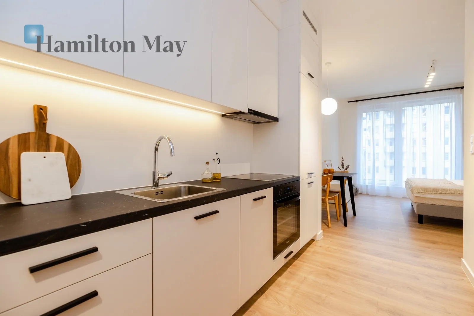 Street: Grzybowska Region: Wola Subregion: Mirów Distance to centre: 1.6 km Level: 2 Price: 768000 PLN Bedrooms: 0 Bathrooms: 1 Size: 27.82m2 Price/m2: 27606 PLN - slider