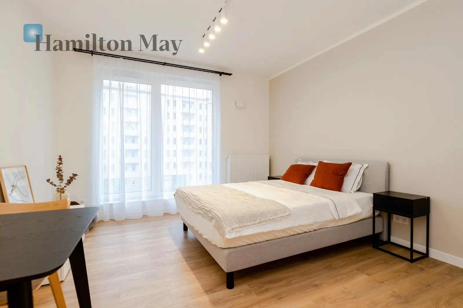 Street: Grzybowska Region: Wola Subregion: Mirów Distance to centre: 1.6 km Level: 2 Price: 768000 PLN Bedrooms: 0 Bathrooms: 1 Size: 27.82m2 - slider