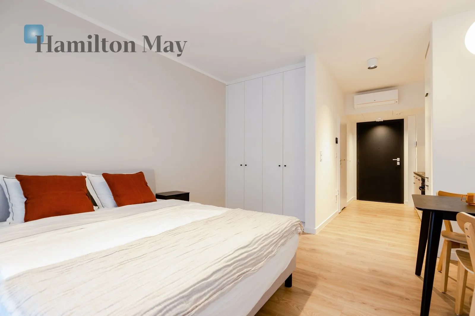 Region: Wola Subregion: Mirów Distance to centre: 1.6 km Level: 2 Price: 768000 PLN Bedrooms: 0 Bathrooms: 1 Size: 27.82m2 Price/m2: 27606 PLN - slider