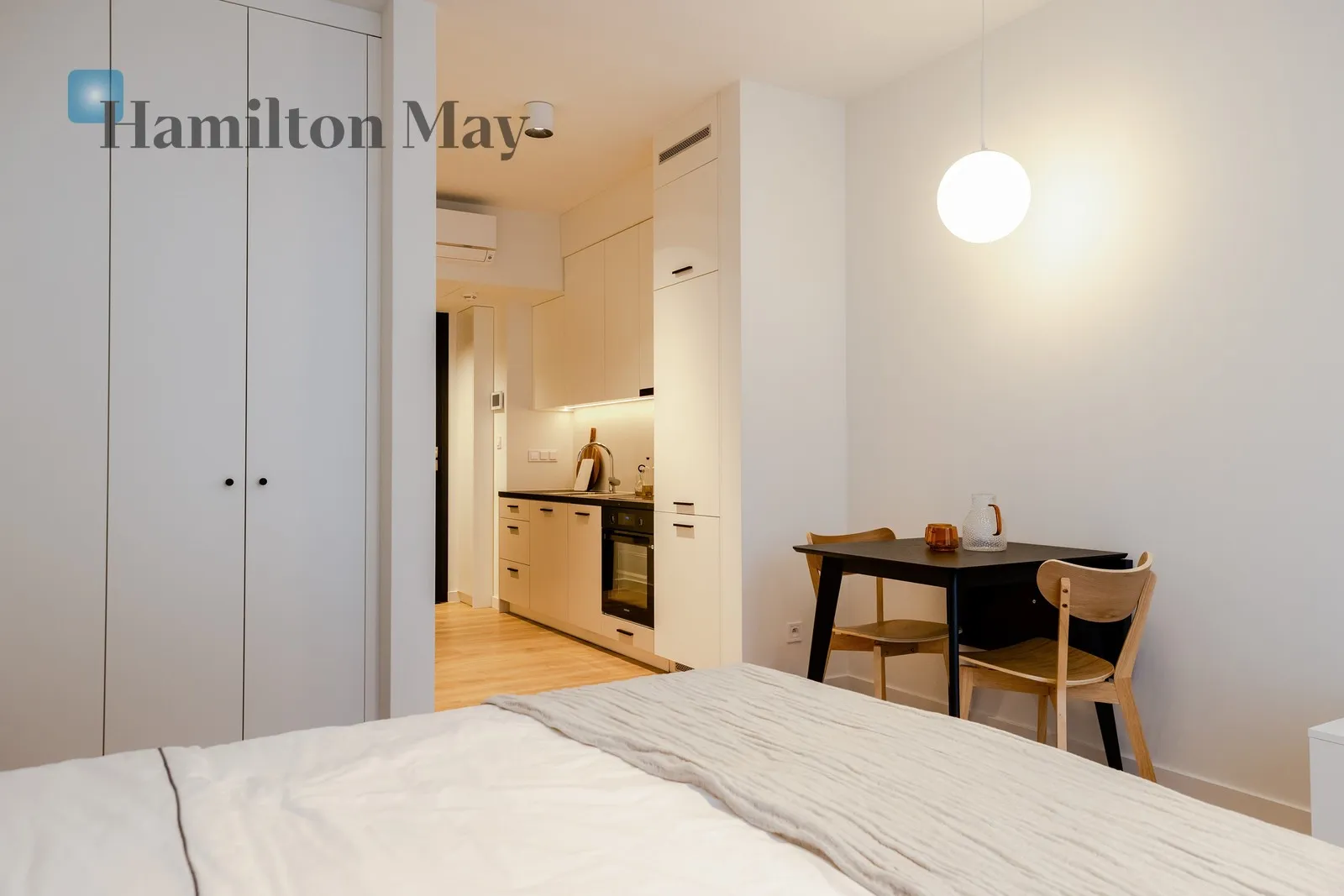 City: Warszawa Street: Grzybowska Region: Wola Subregion: Mirów Distance to centre: 1.6 km Level: 2 Price: 768000 PLN Bedrooms: 0 - slider