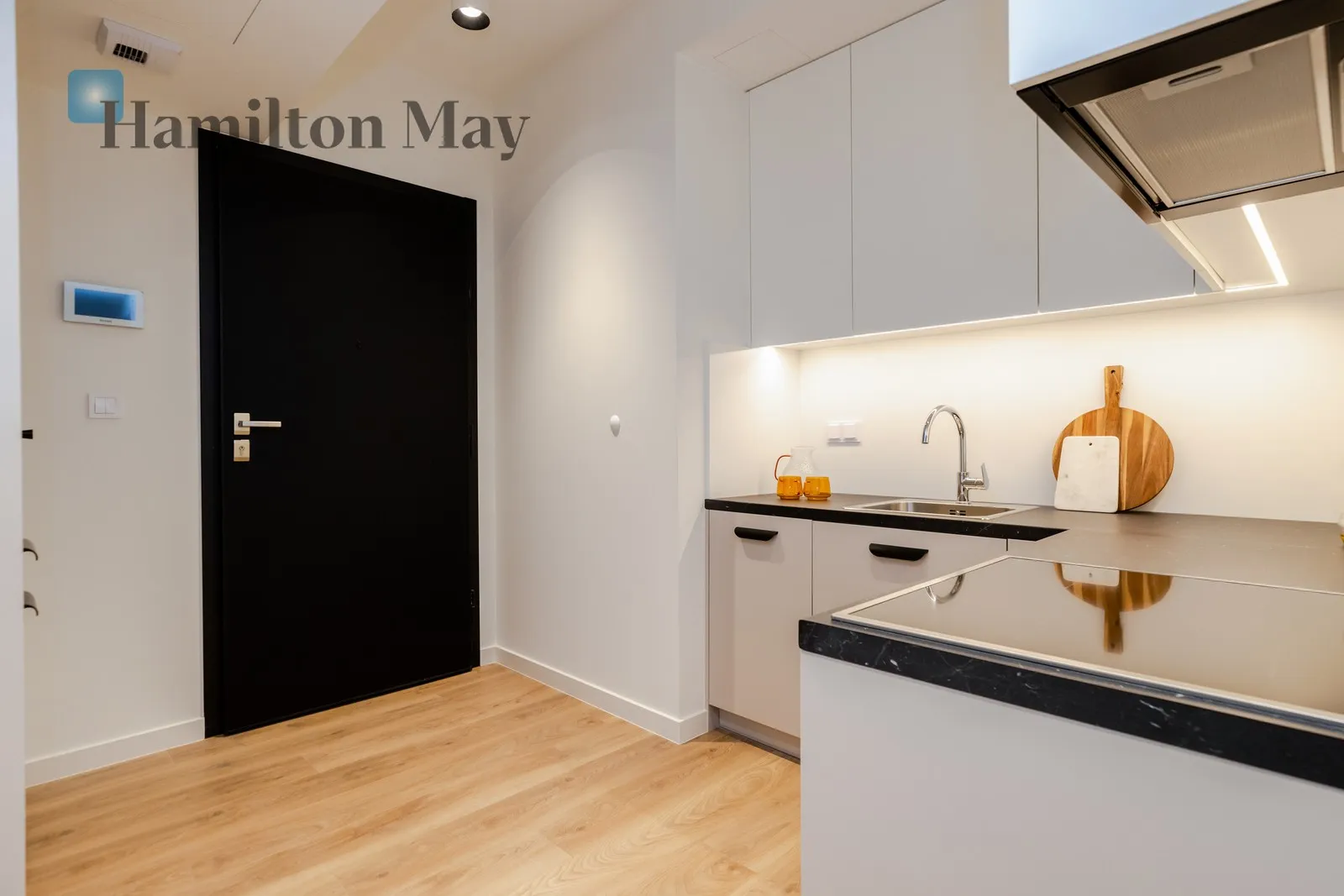 Street: Grzybowska Region: Wola Subregion: Mirów Distance to centre: 1.6 km Level: 5 Price: 1290000 PLN Bedrooms: 1 Bathrooms: 1 Size: 42.26m2 Price/m2: 30525 PLN - slider