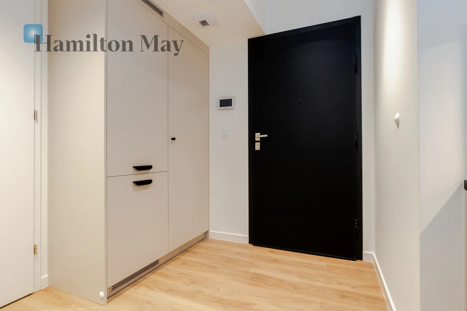 Subregion: Mirów Distance to centre: 1.6 km Level: 5 Price: 1290000 PLN Bedrooms: 1 Bathrooms: 1 Size: 42.26m2 Price/m2: 30525 PLN - slider