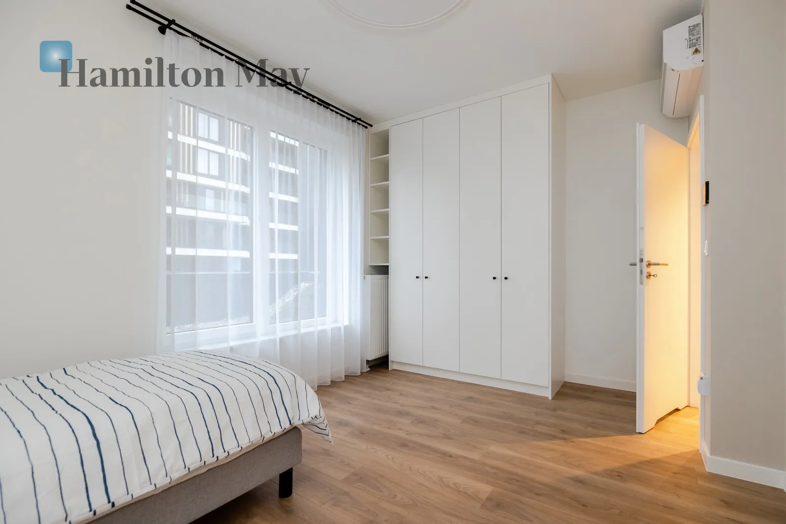 Distance to centre: 1.6 km Level: 5 Price: 1290000 PLN Bedrooms: 1 Bathrooms: 1 Size: 42.26m2 - slider