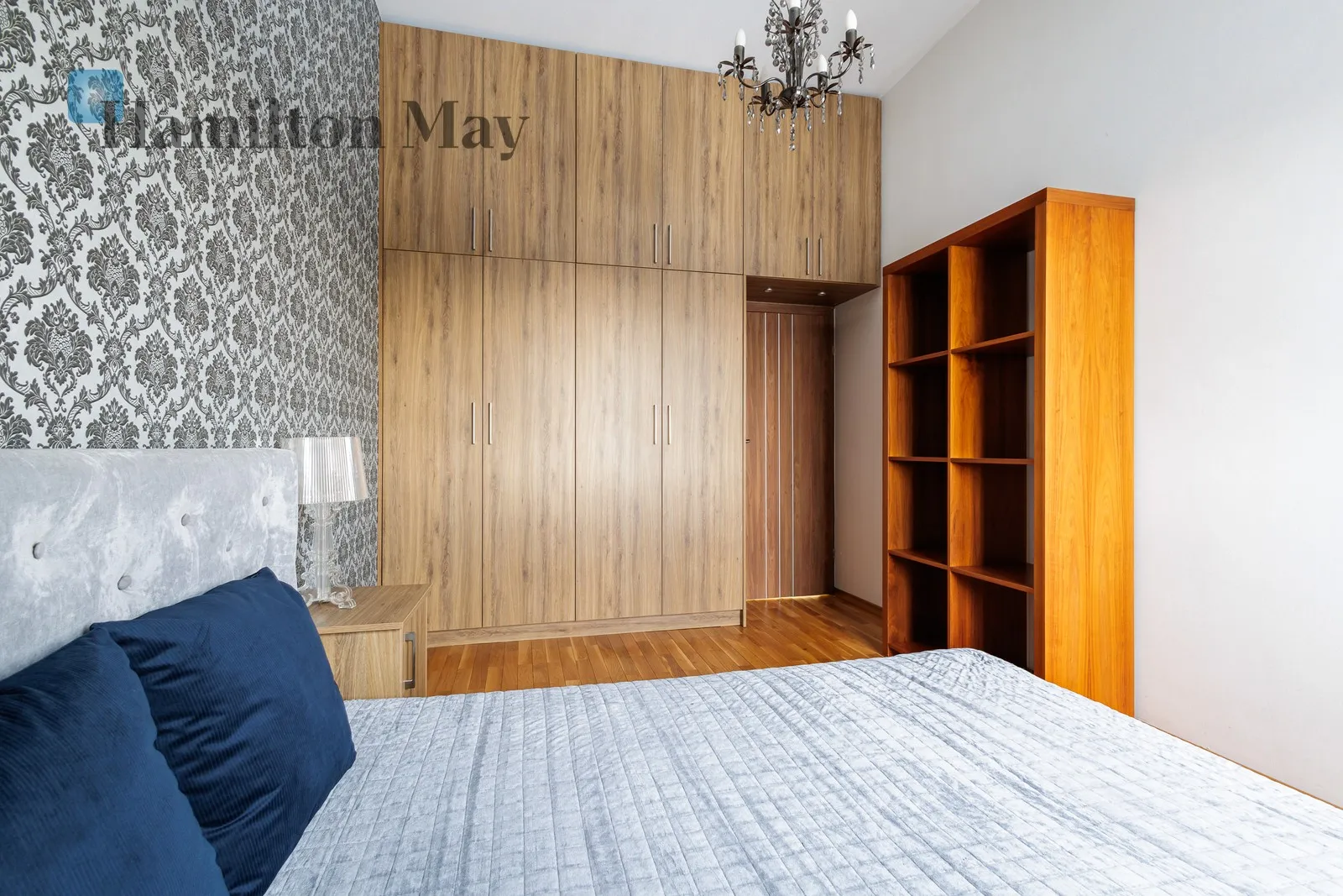 Street: Aleja Stanów Zjednoczonych Region: Praga Południe Subregion: Grochów Distance to centre: 4.41 km Level: 1 Price: 4200 PLN Bedrooms: 1 Bathrooms: 1 - slider