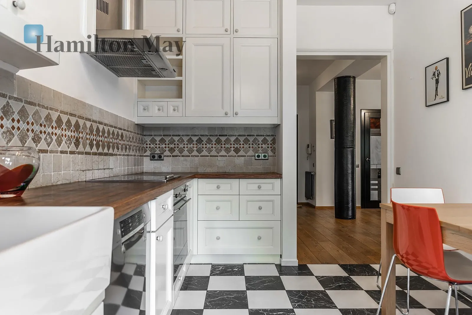 Region: Zwierzyniec Subregion: Wola Justowska Distance to centre: 4.34 km Level: 1 Price: 10000 PLN Bedrooms: 5 Bathrooms: 3 Size: 188m2 Price/m2: 53 PLN - slider