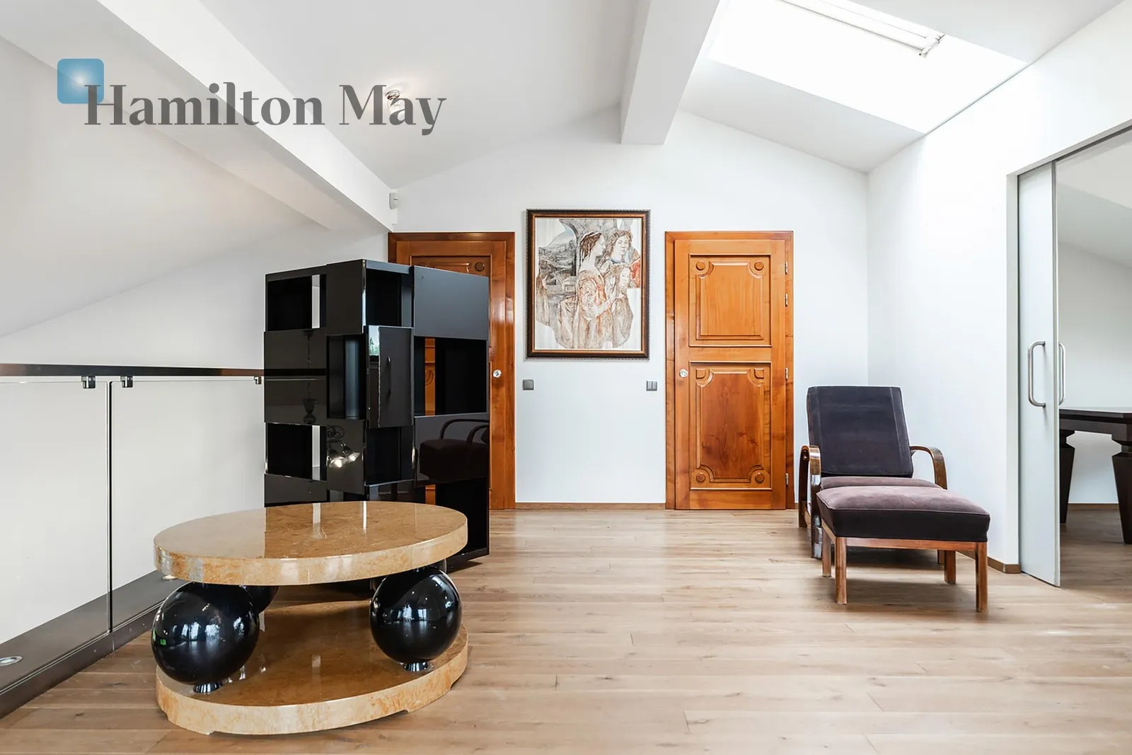 Street: Podłącze Region: Zwierzyniec Subregion: Wola Justowska Distance to centre: 4.34 km Level: 1 Price: 10000 PLN Bedrooms: 5 Bathrooms: 3 Size: 188m2 Price/m2: 53 PLN - slider