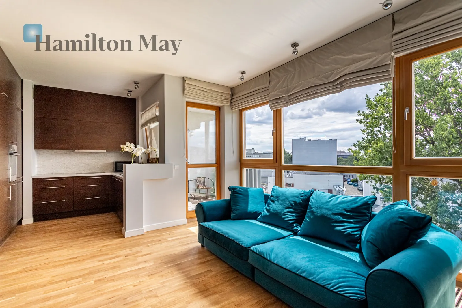 Street: Powsińska Region: Mokotów Subregion: Sadyba Distance to centre: 5.17 km Level: 3 Price: 3500 PLN Bedrooms: 1 Bathrooms: 1 Size: 56m2 Price/m2: 63 PLN - slider