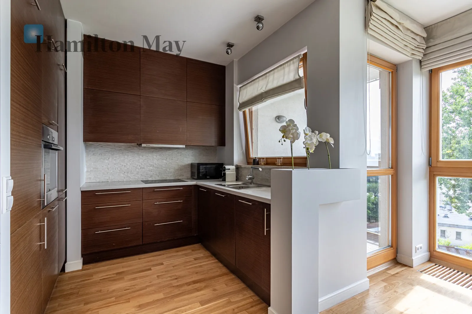 City: Warszawa Street: Powsińska Region: Mokotów Subregion: Sadyba Distance to centre: 5.17 km Level: 3 Price: 3500 PLN Bedrooms: 1 Bathrooms: 1 - slider