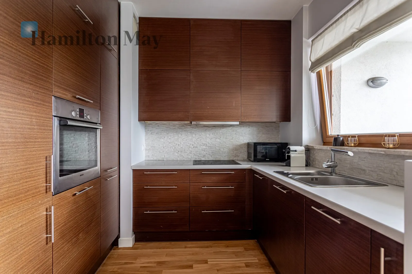 Street: Powsińska Region: Mokotów Subregion: Sadyba Distance to centre: 5.17 km Level: 3 Price: 3500 PLN Bedrooms: 1 Bathrooms: 1 Size: 56m2 - slider