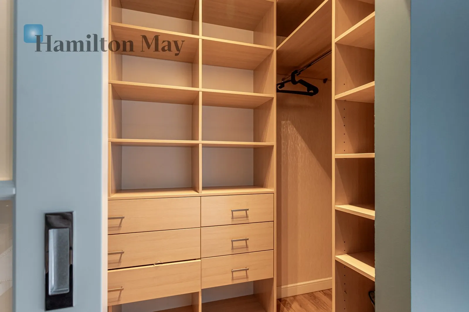 City: Warszawa Street: Powsińska Region: Mokotów Subregion: Sadyba Distance to centre: 5.17 km Level: 3 Price: 3500 PLN - slider