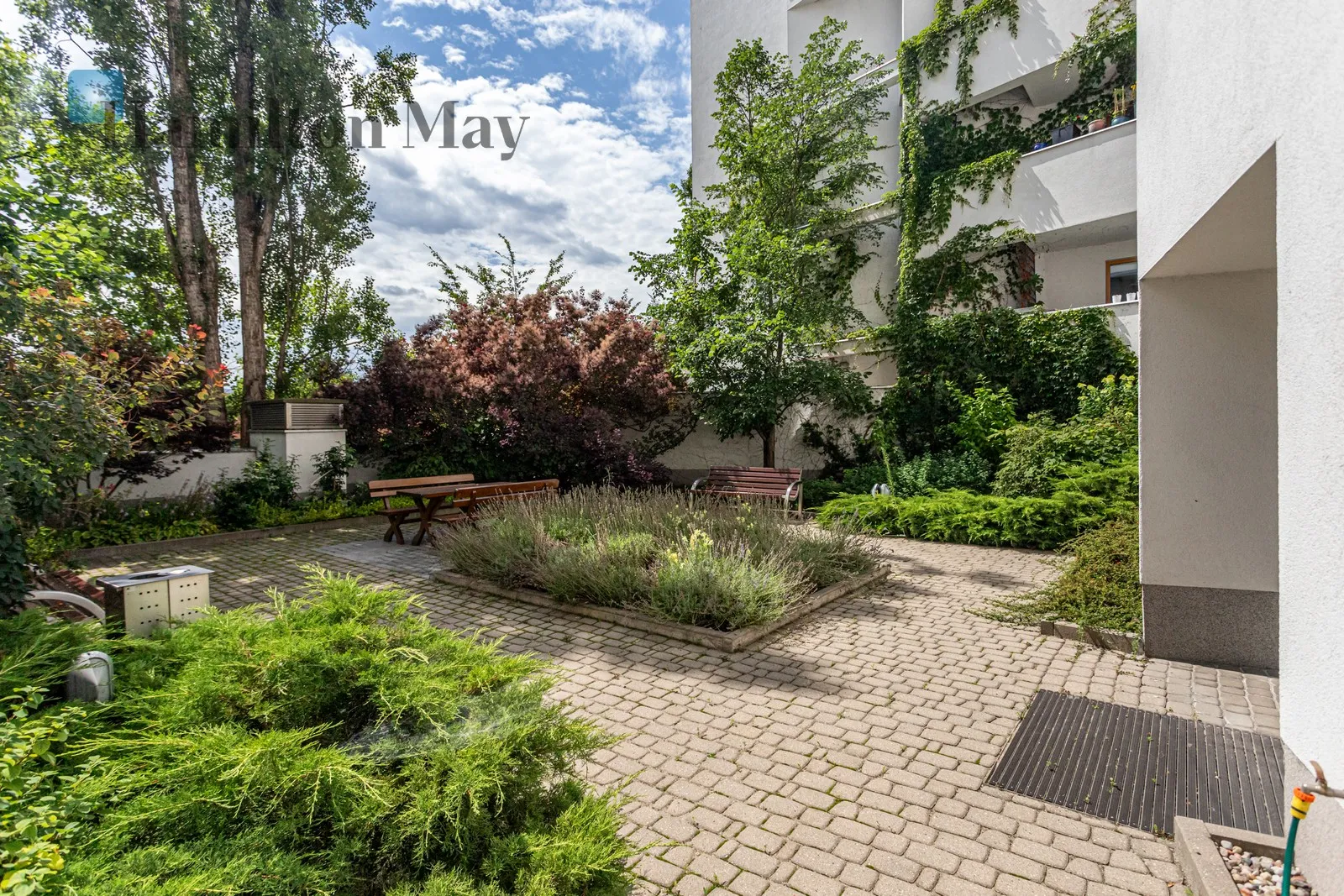 City: Warszawa Street: Powsińska Region: Mokotów Subregion: Sadyba Distance to centre: 5.17 km Level: 3 - slider