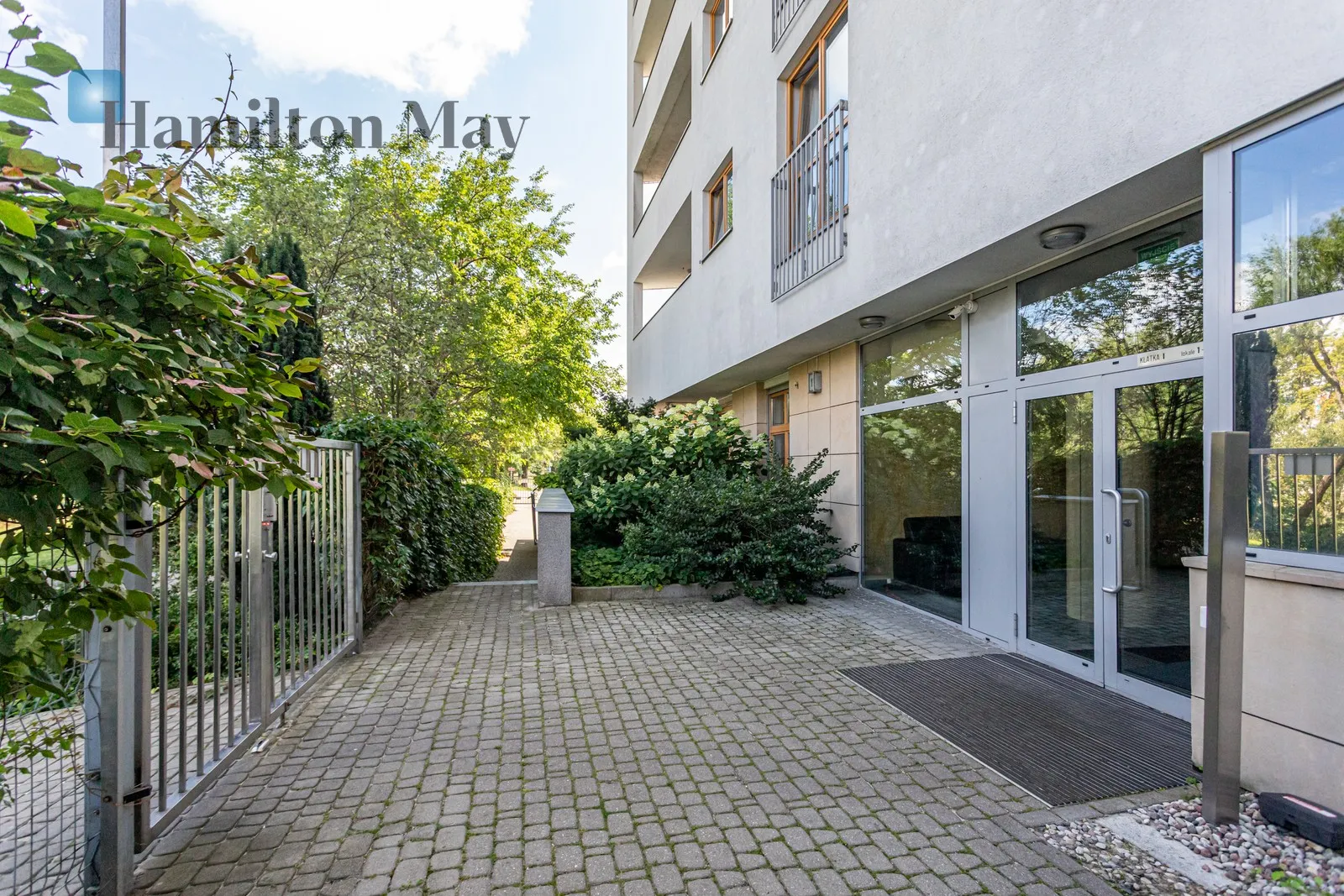 Street: Powsińska Region: Mokotów Subregion: Sadyba Distance to centre: 5.17 km Level: 3 Price: 3500 PLN - slider