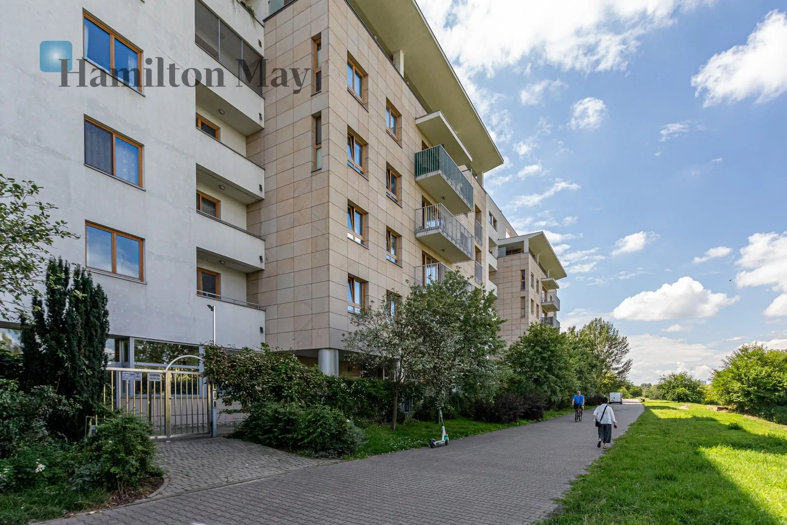 Region: Mokotów Subregion: Sadyba Distance to centre: 5.17 km Level: 3 Price: 3500 PLN Bedrooms: 1 - slider