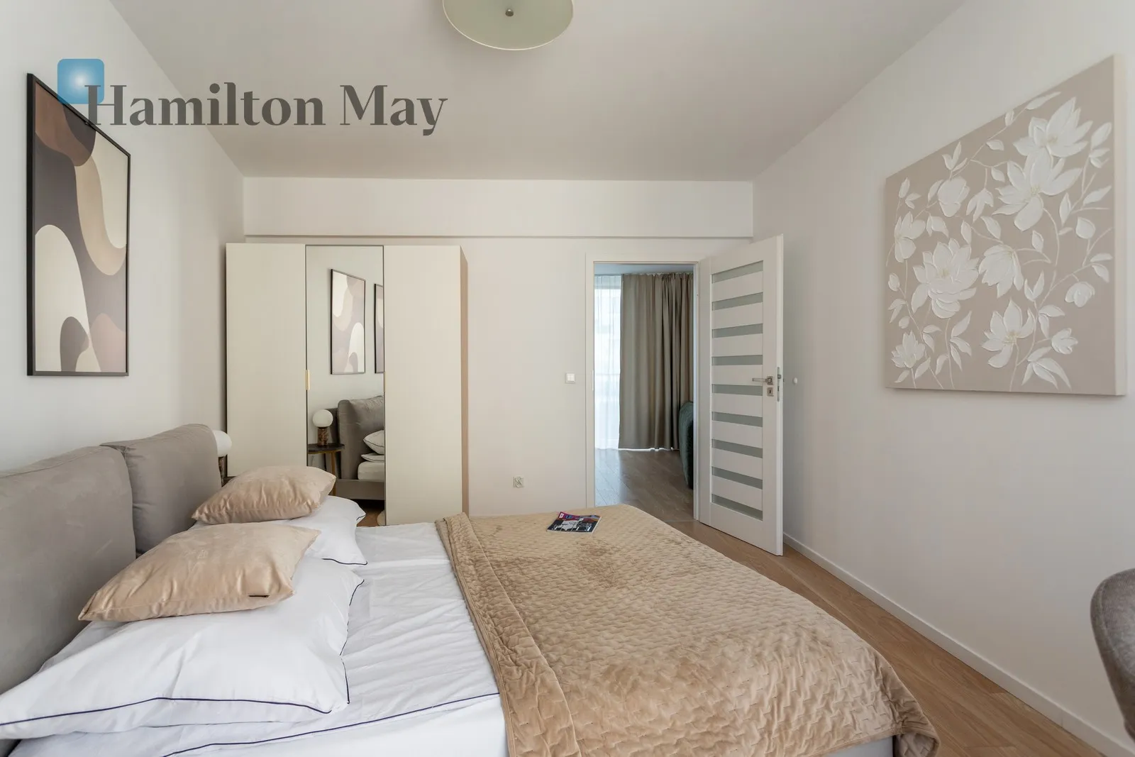 City: Warszawa Street: Krochmalna Region: Wola Subregion: Czyste Distance to centre: 1.85 km Level: 3 Price: 6000 PLN Bedrooms: 1 - slider