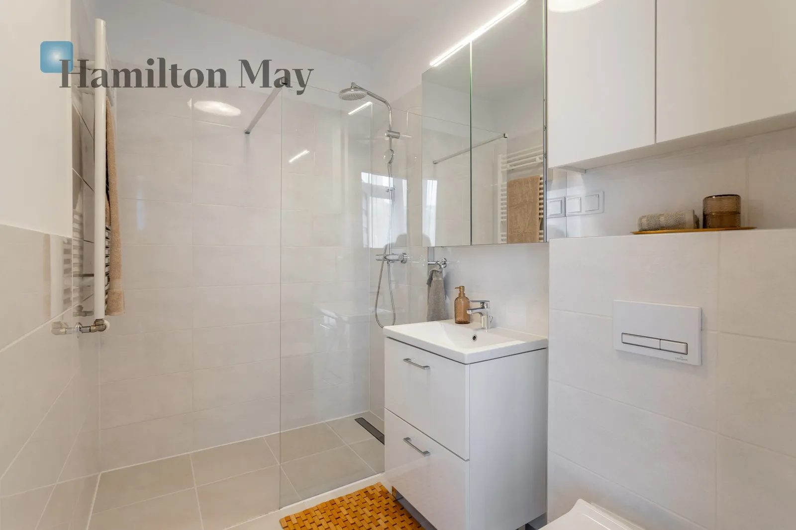 Region: Wola Subregion: Czyste Distance to centre: 1.85 km Level: 3 Price: 6000 PLN Bedrooms: 1 Bathrooms: 1 - slider