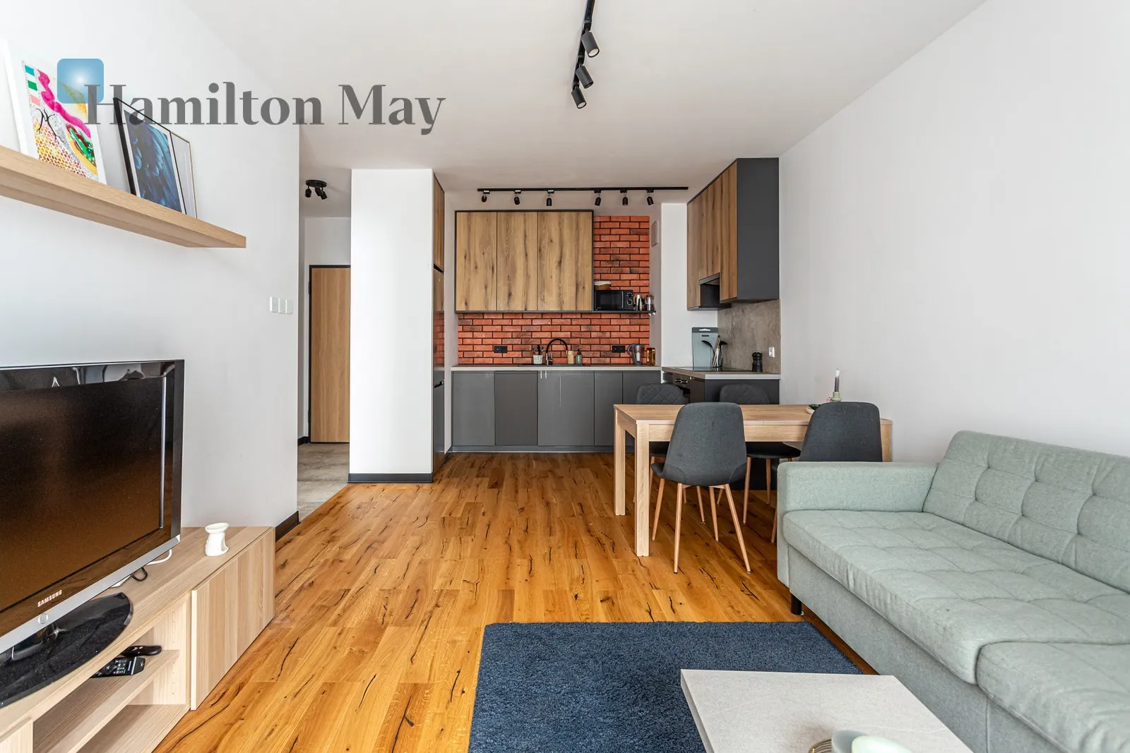 A one-bedroom apartment with a balcony, in perfect condition - slider