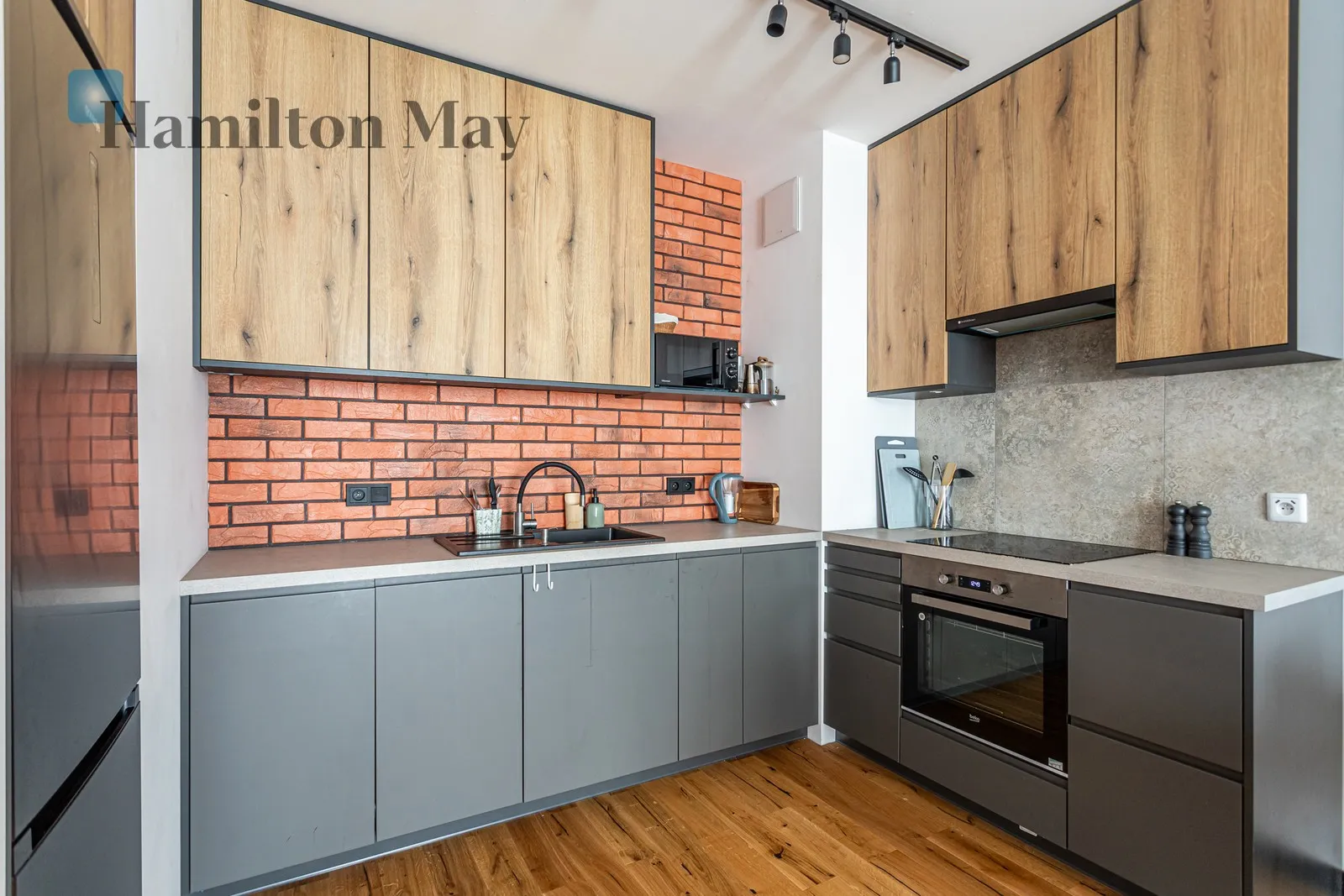 A one-bedroom apartment with a balcony, in perfect condition - slider