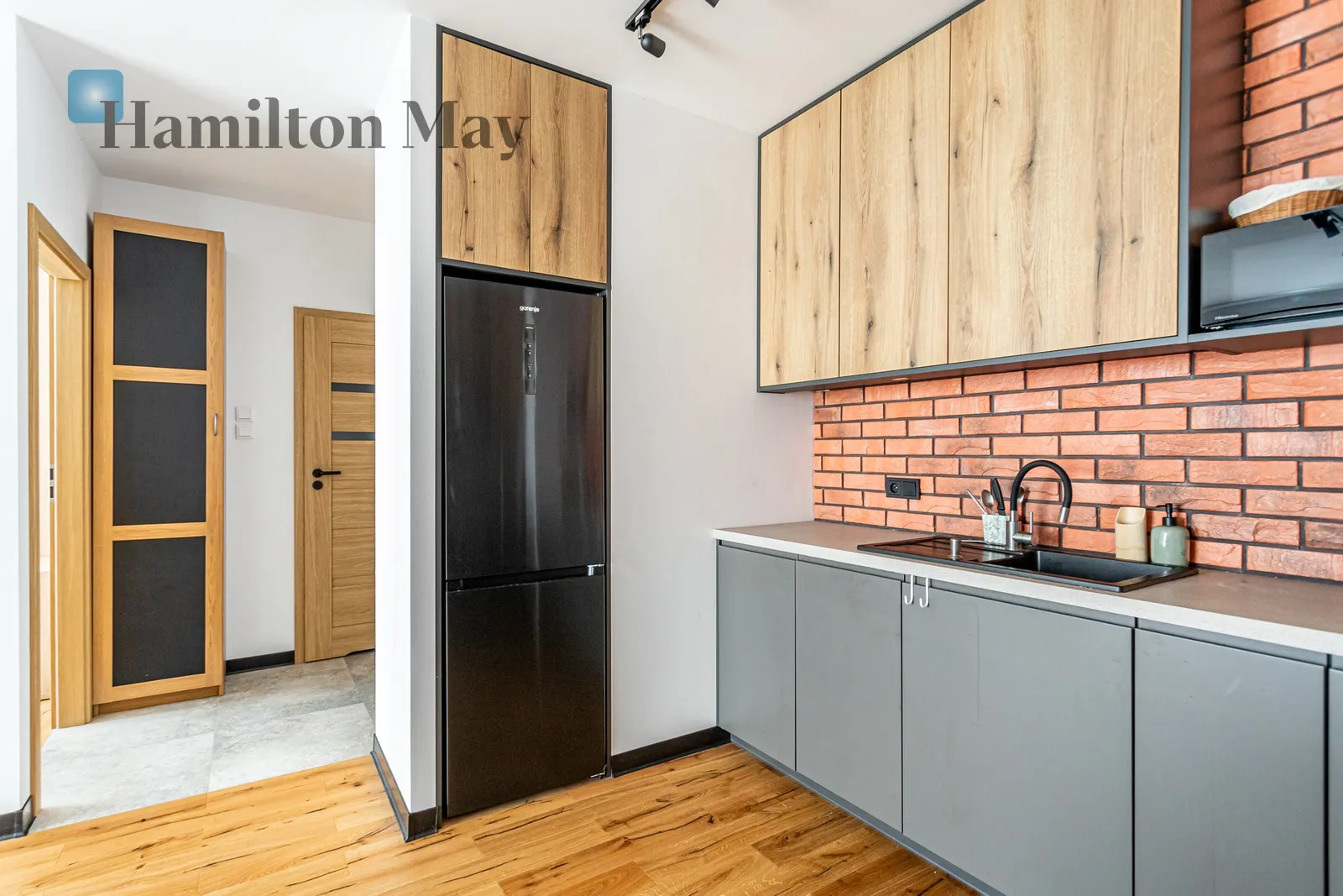 A one-bedroom apartment with a balcony, in perfect condition - slider