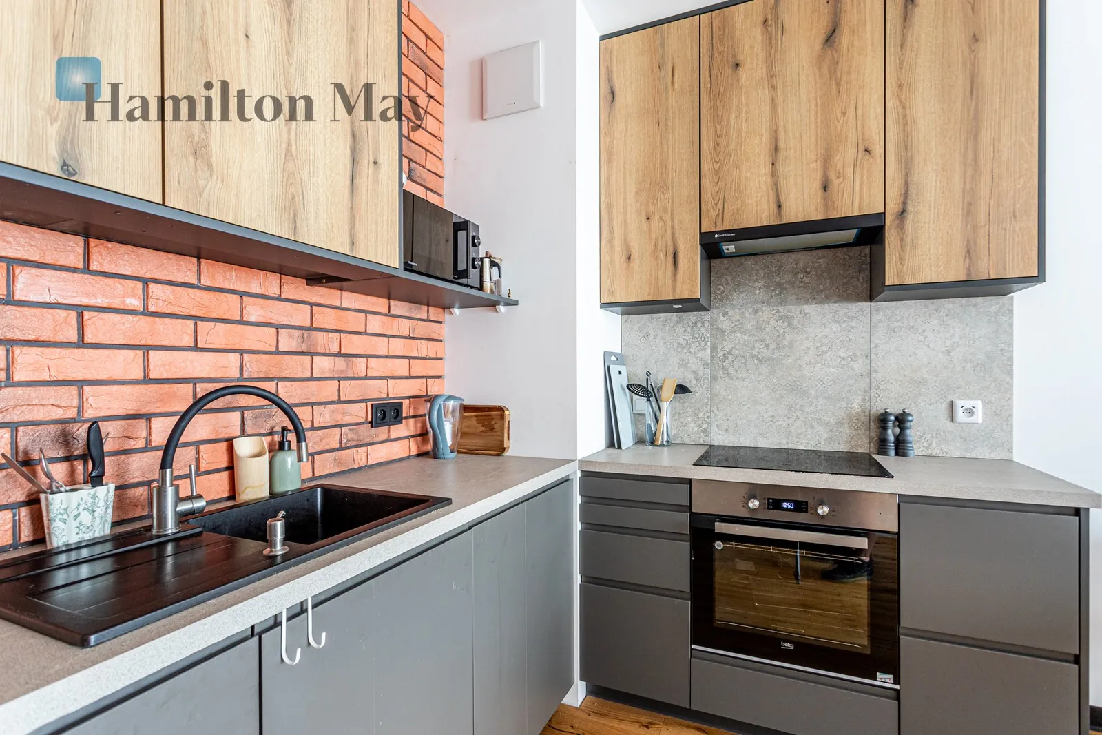 A one-bedroom apartment with a balcony, in perfect condition - slider