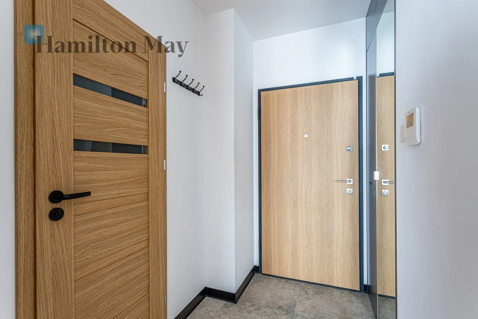 A one-bedroom apartment with a balcony, in perfect condition - slider