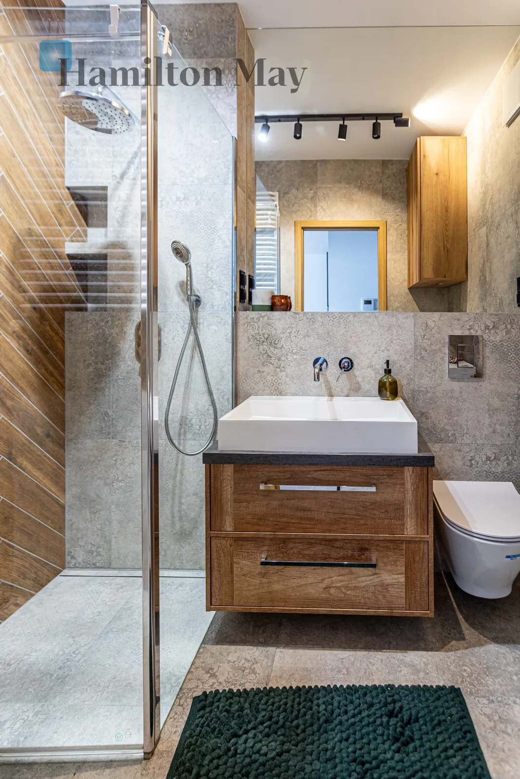 A one-bedroom apartment with a balcony, in perfect condition - slider