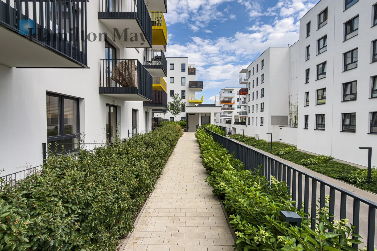 A one-bedroom apartment with a balcony, in perfect condition - slider