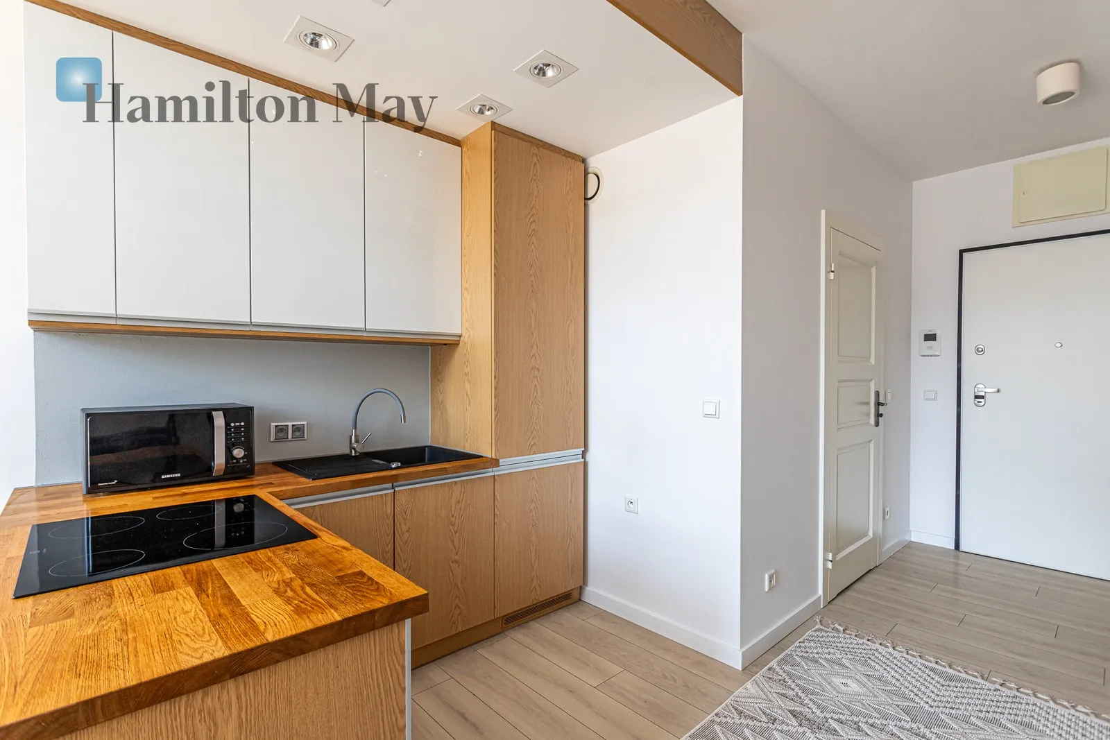 Street: Jana Pawła Woronicza Region: Mokotów Distance to centre: 4.86 km Level: 6 Price: 5600 PLN Bedrooms: 1 Bathrooms: 1 Size: 62m2 Price/m2: 90 PLN - slider