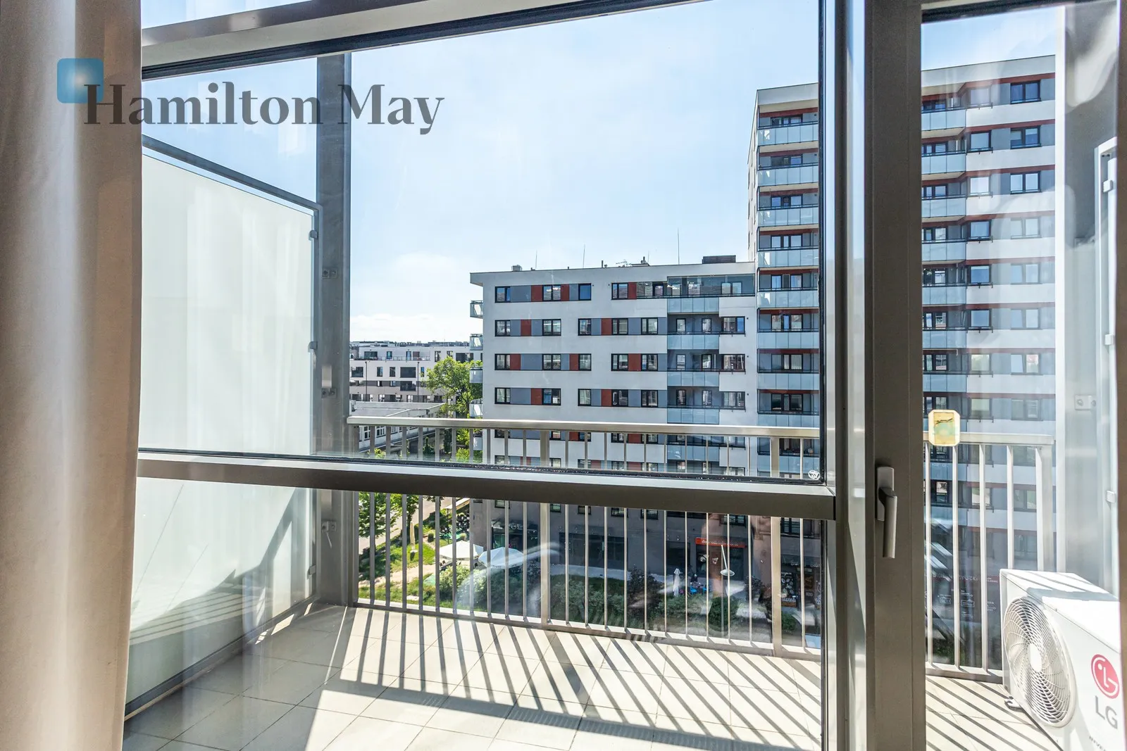 Region: Mokotów Distance to centre: 4.86 km Level: 6 Price: 5600 PLN Bedrooms: 1 - slider